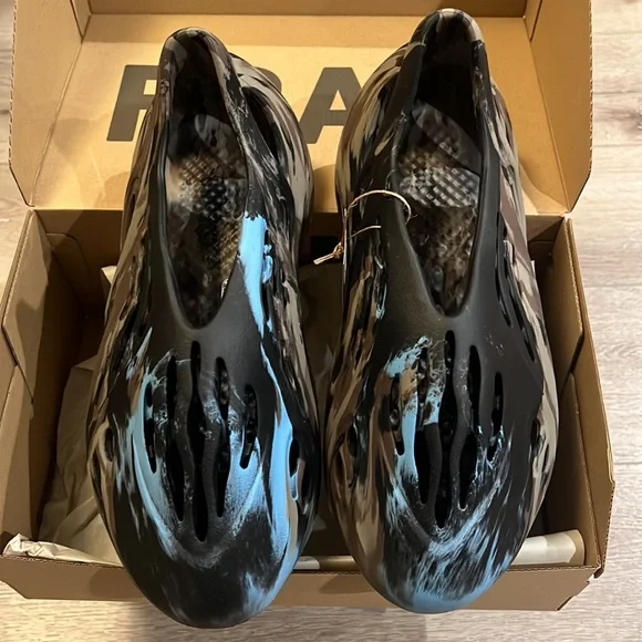 Yeezy Foam Runners - Picture 3 of 7